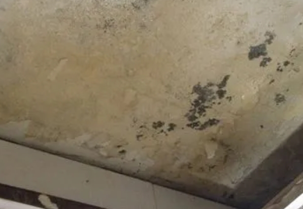 洪雅阳台漏水维修公司分享下洪雅卫生间渗水维修需要注意哪些问题。